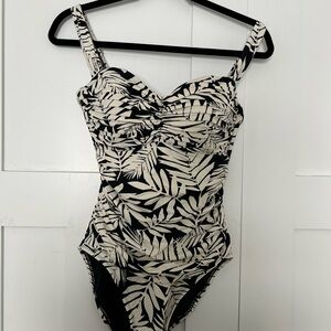 Gently used Women’s size 10 BLEU Rod Beattie one piece bathing suit worn 2xs